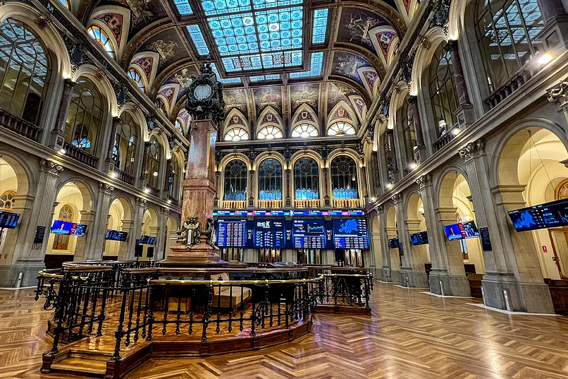 El Ibex recibe la presiones del euro y de Wall Street